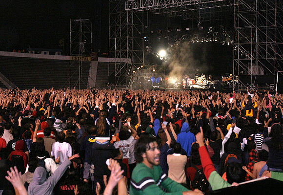 Resultado de imagen para pearl jam chile 2011